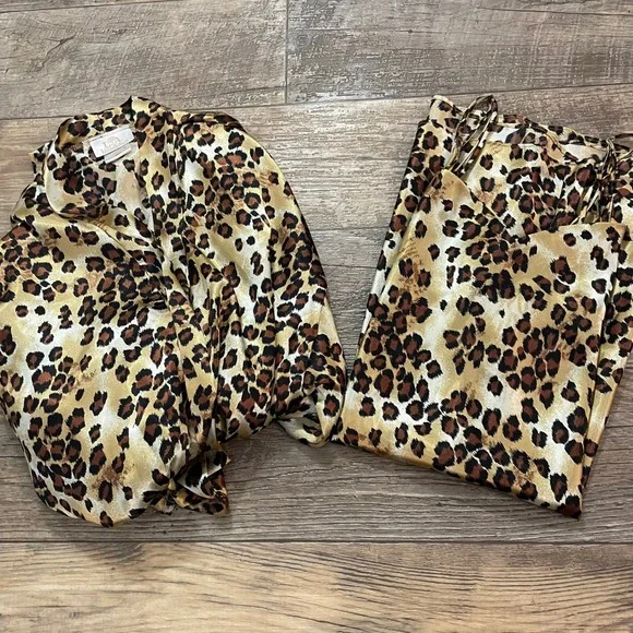 L.A. Intimates Leopard Print Satin Robe and Chemise Set Small - Picture 3 of 10
